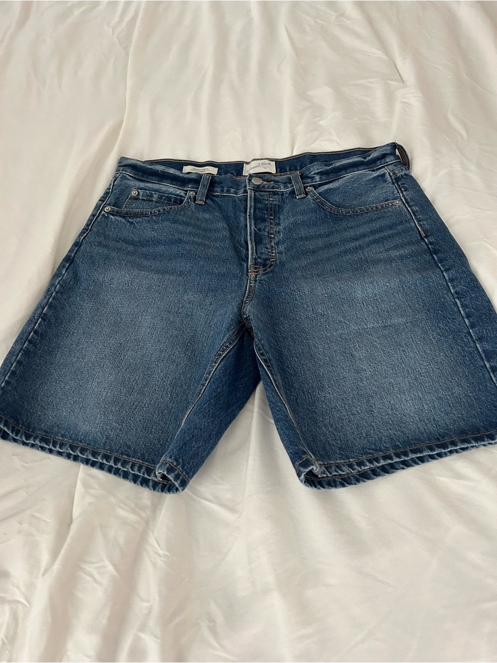 Universal Thread Women's Denim Shorts in Blue Wash size 12